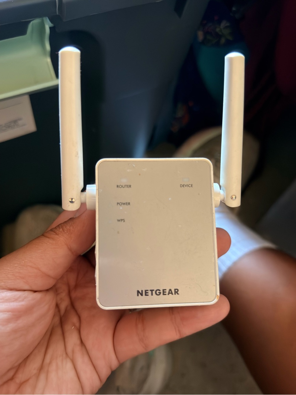 NETGEAR White Dual-Antenna Wi‑Fi Extender